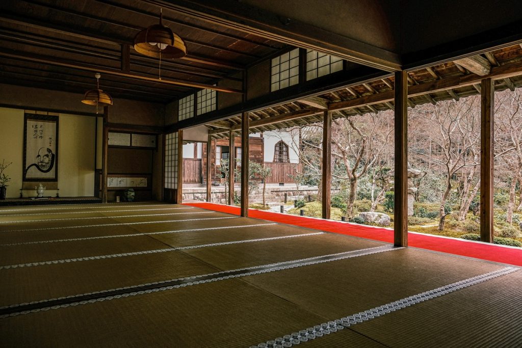 床の間に座ってはいけない理由